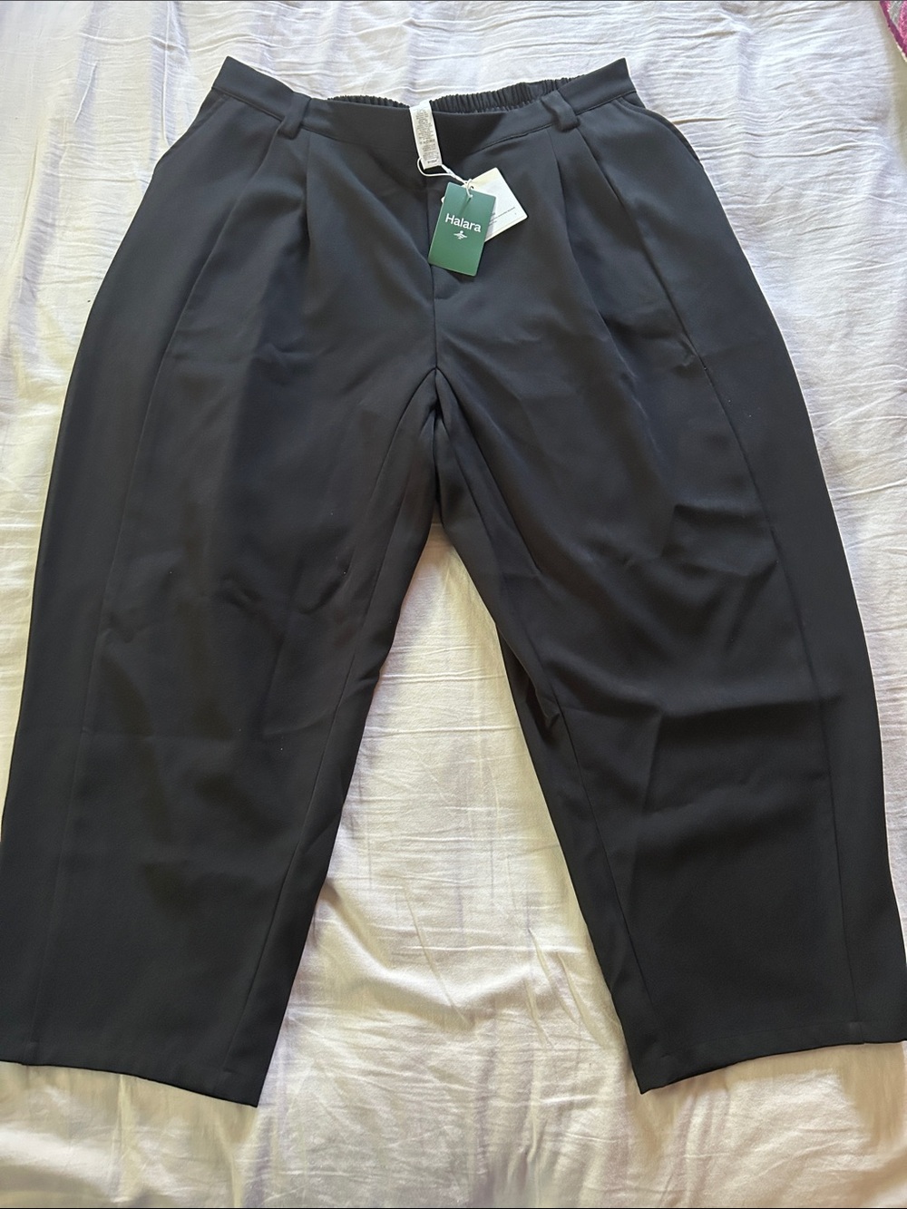 HALARA Black Pleated Cropped Dress Pants